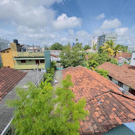 Araliya White House Lägenhet Negombo Exteriör bild