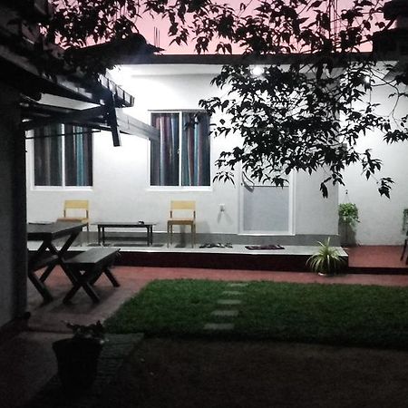 Araliya White House Lägenhet Negombo Exteriör bild