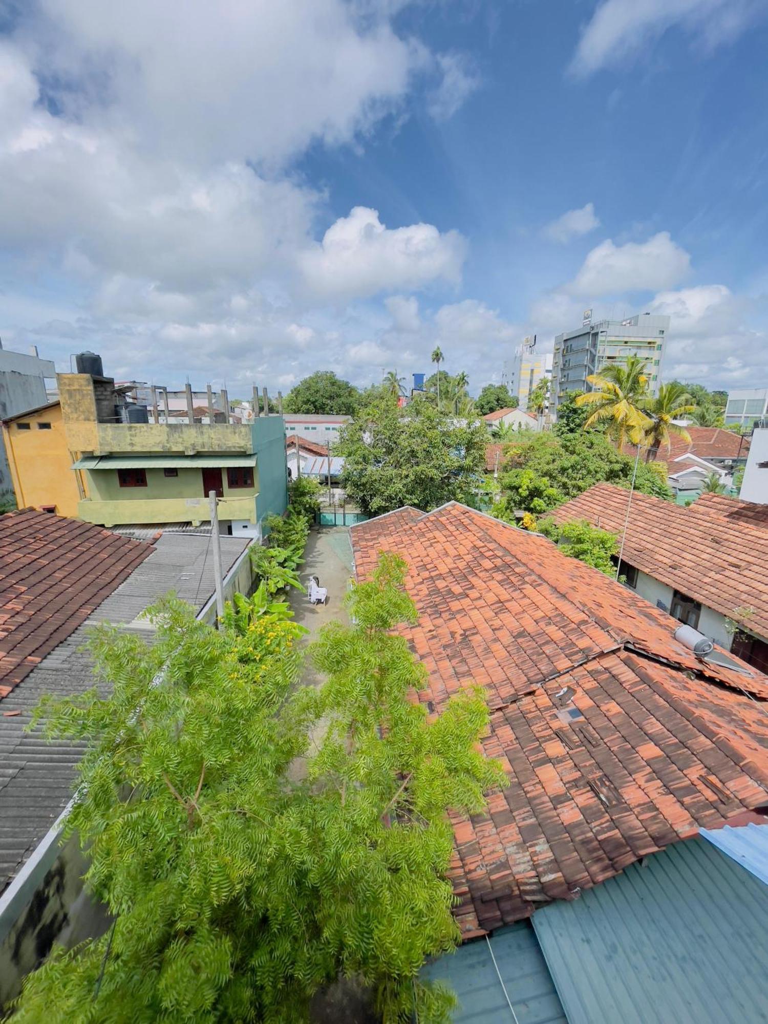 Araliya White House Lägenhet Negombo Exteriör bild
