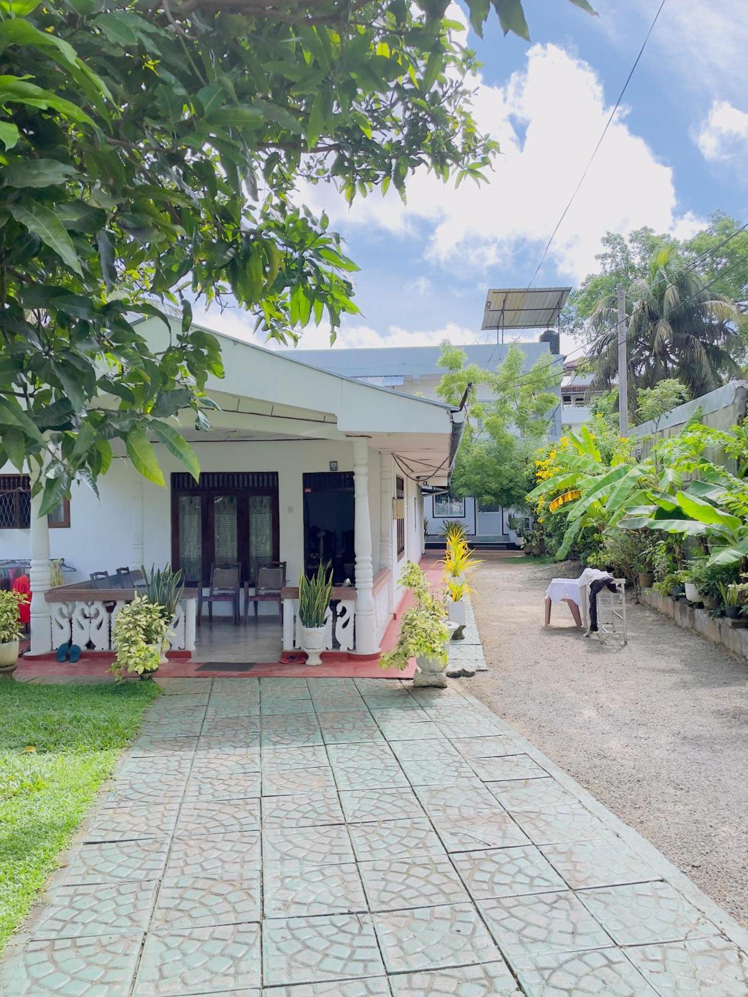 Araliya White House Lägenhet Negombo Exteriör bild