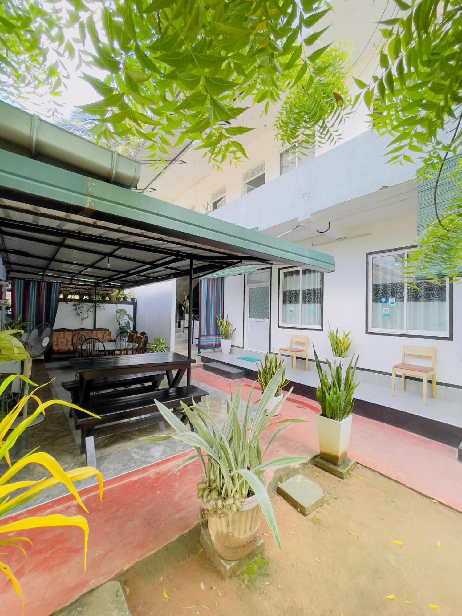 Araliya White House Lägenhet Negombo Exteriör bild