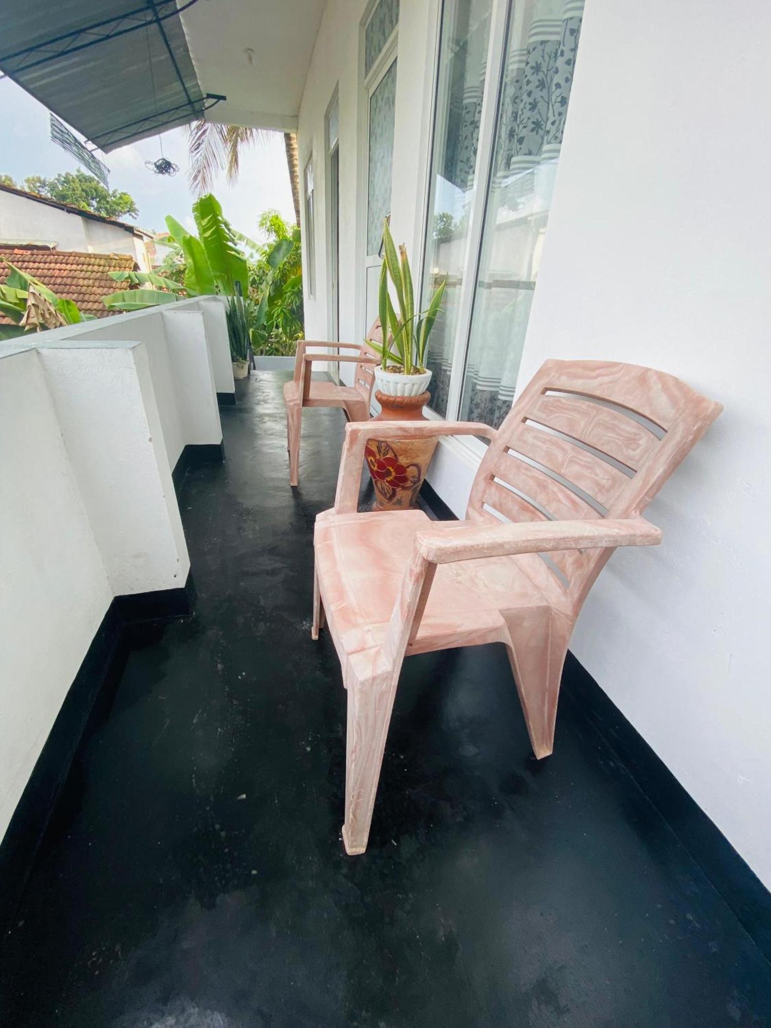 Araliya White House Lägenhet Negombo Exteriör bild